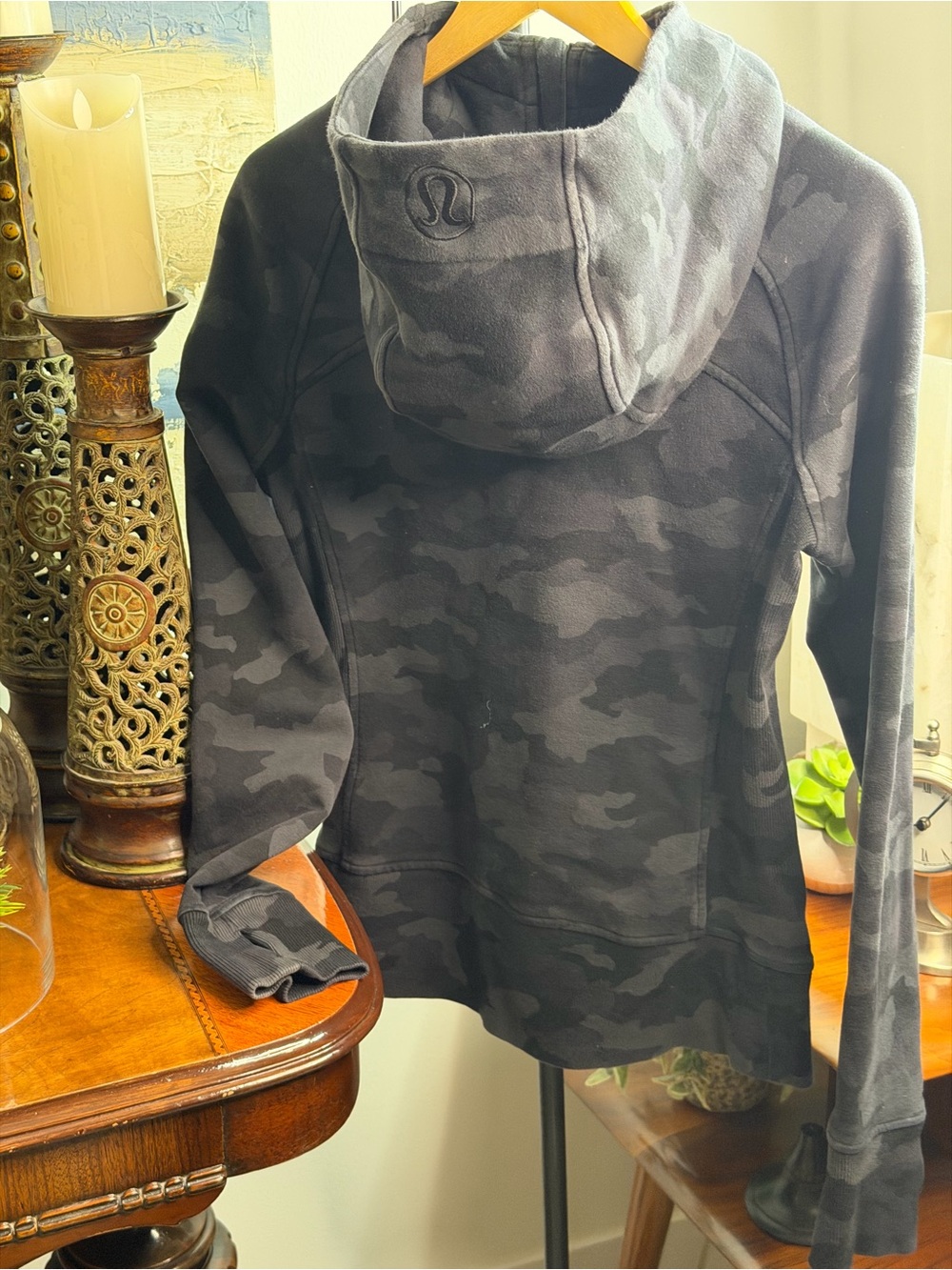 Lululemon Scuba Hoodie
Lightweight cotton and fleece — Heritage Camo print —